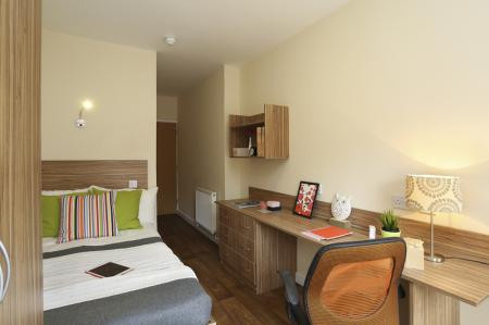 Deluxe Skylight En-Suite
