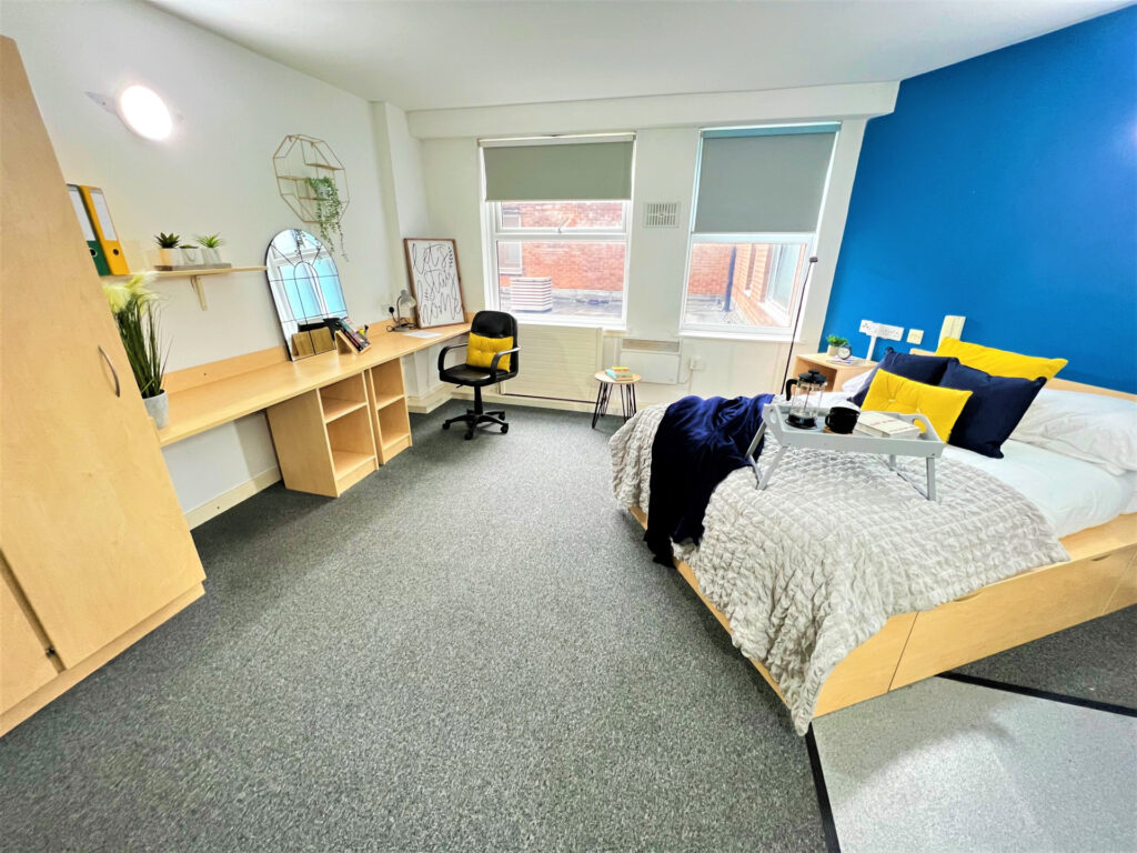 Deluxe Studio