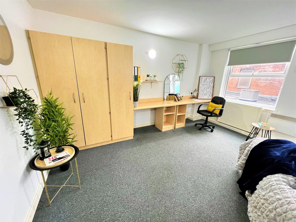Deluxe Studio
