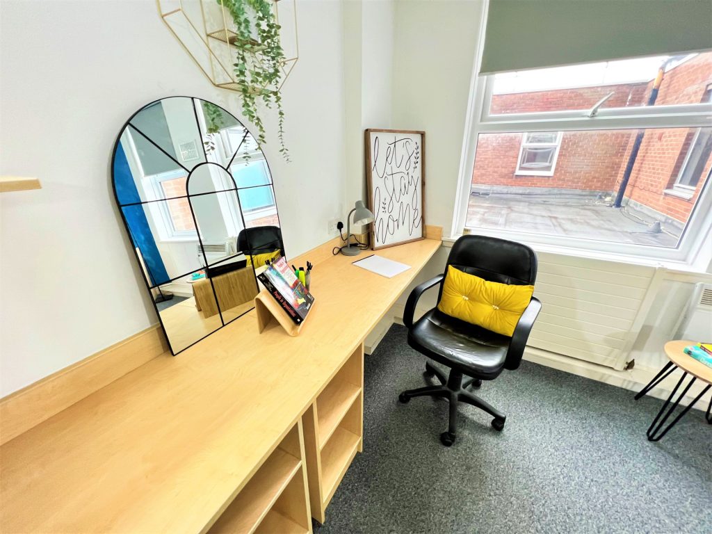 Deluxe Studio