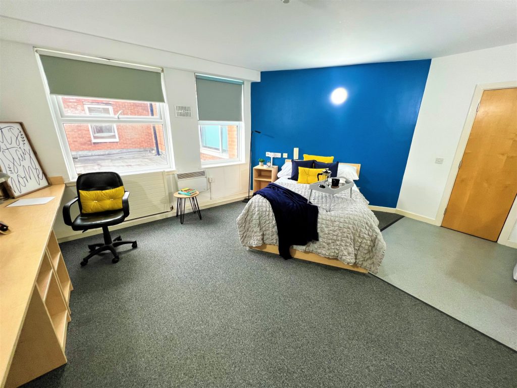 Deluxe Studio